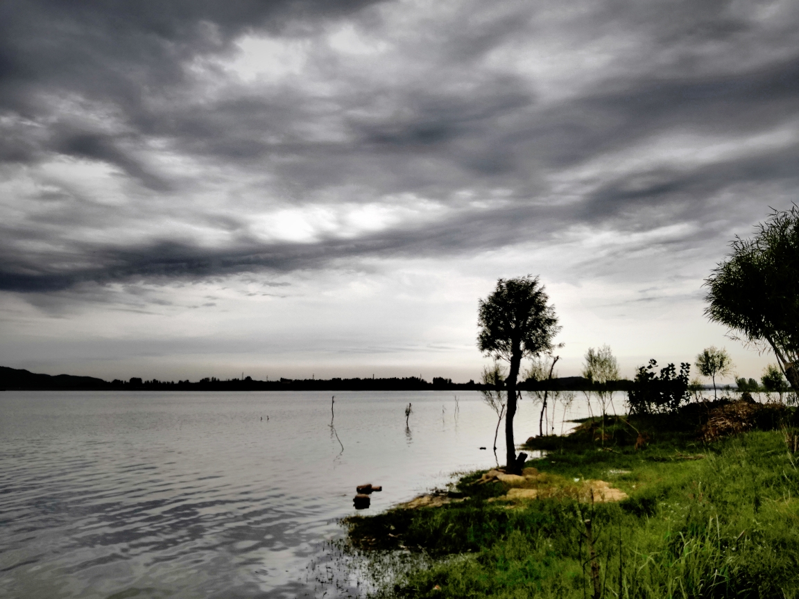 秋风起,在那河边上