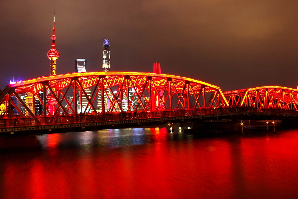 上海外滩国庆最后一场灯光秀,还是没有忍住,来"轧闹猛"了