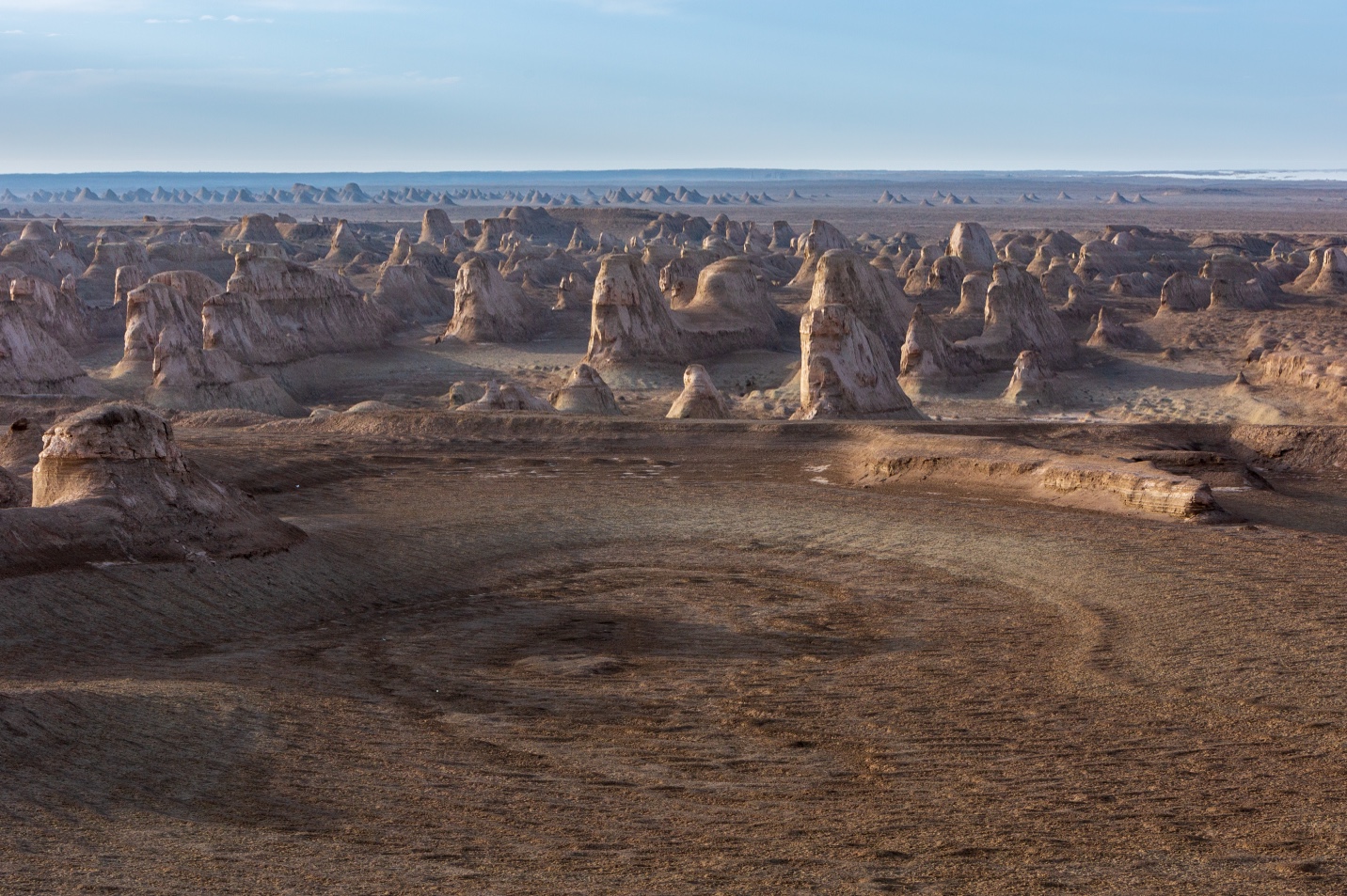 首发格尔木的雅丹地貌