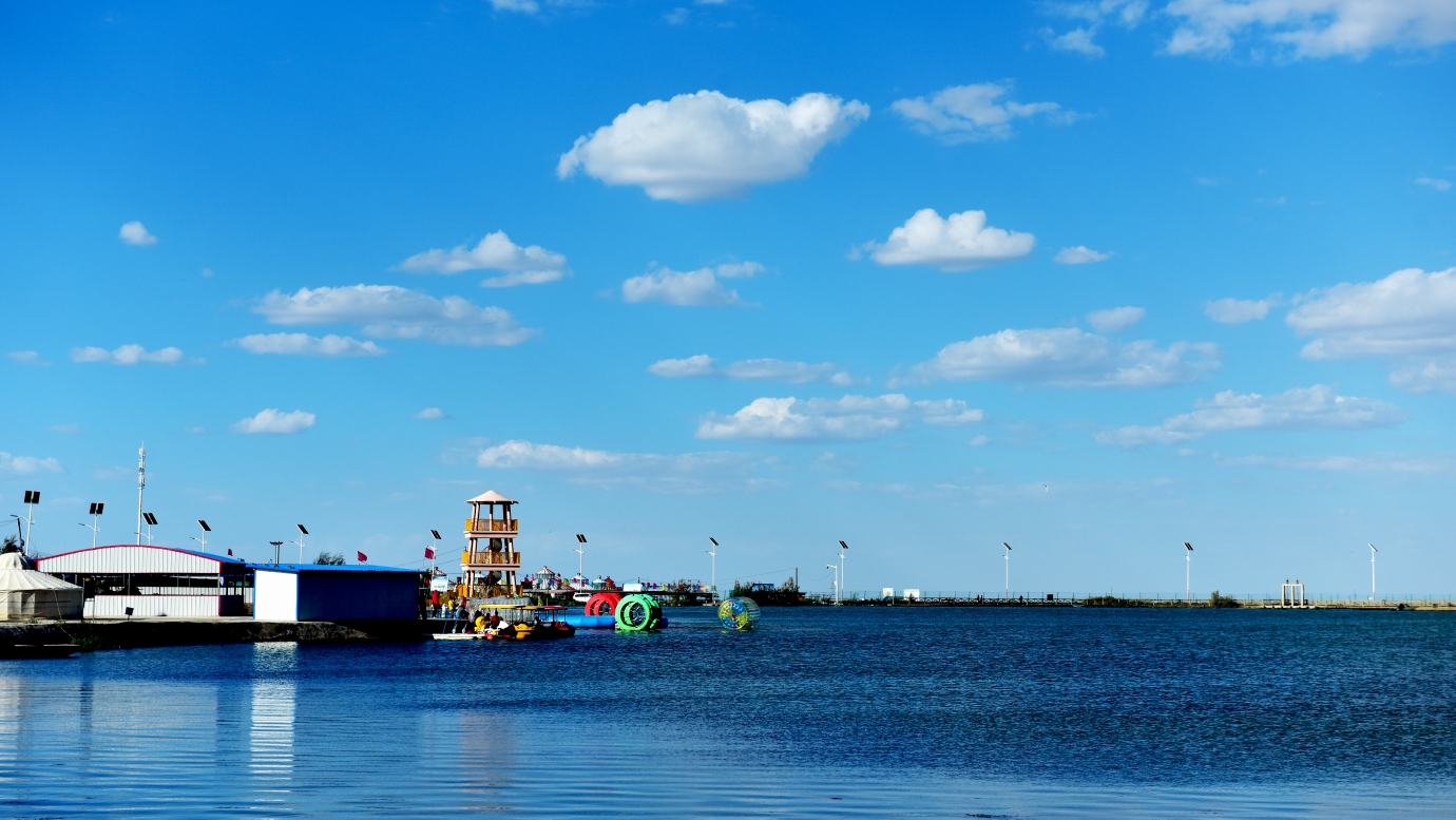格尔木《美丽的.金鱼湖》