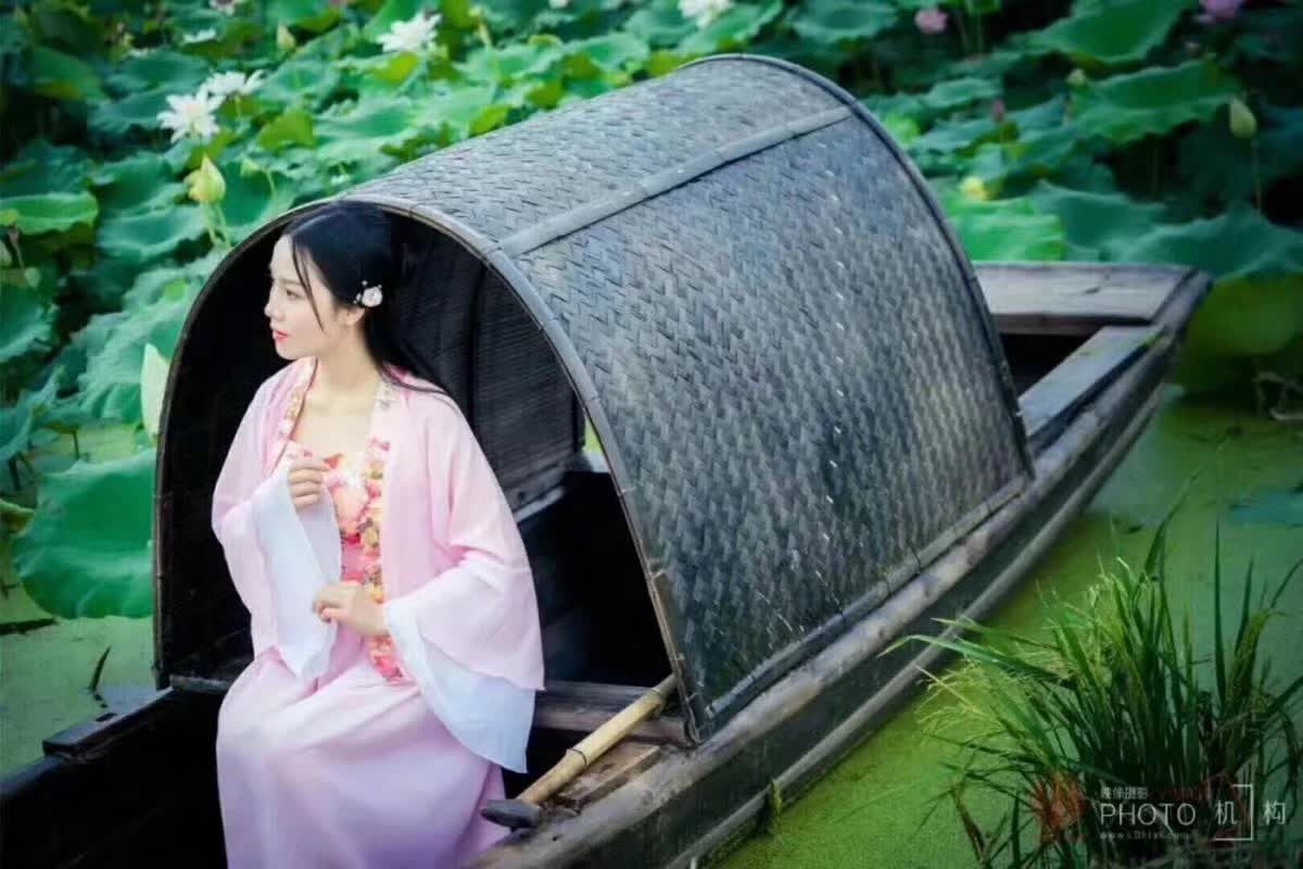 佳人渡舟寻十里,不见当初那个人.