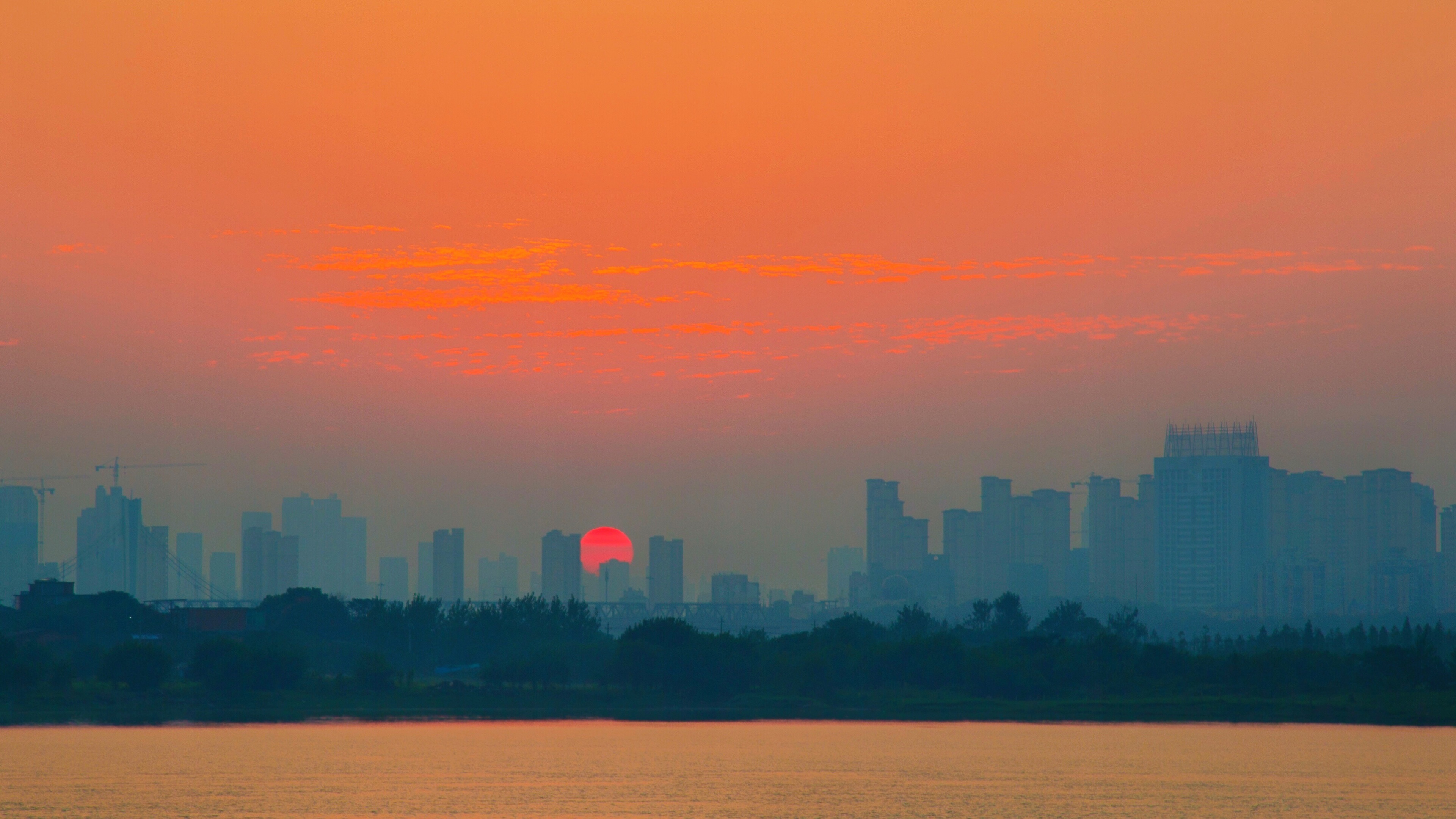 东方升起红太阳首发