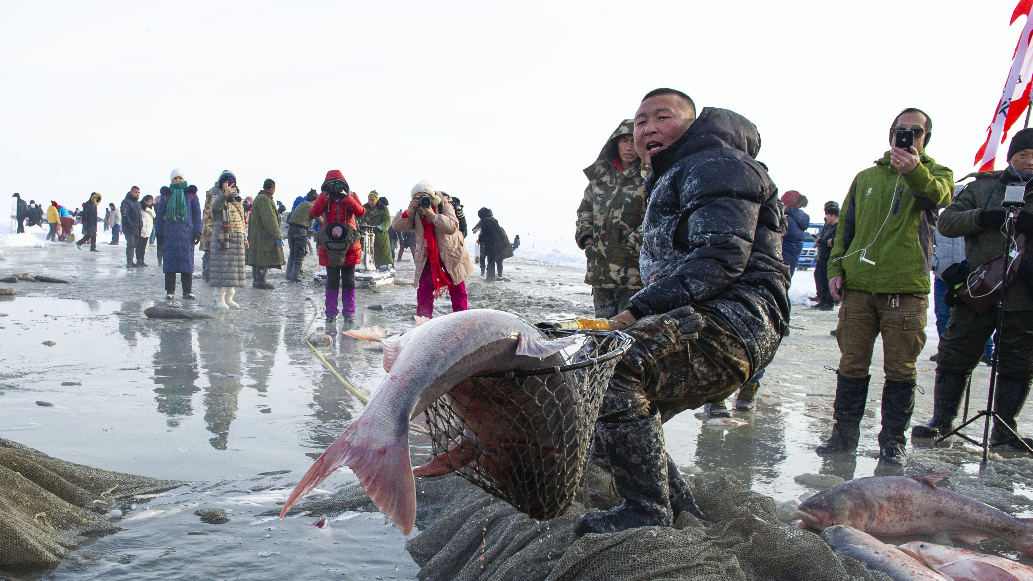 在南方有人问我你们东北捕鱼厉害舌尖上的中国传遍海内外所以看查干湖