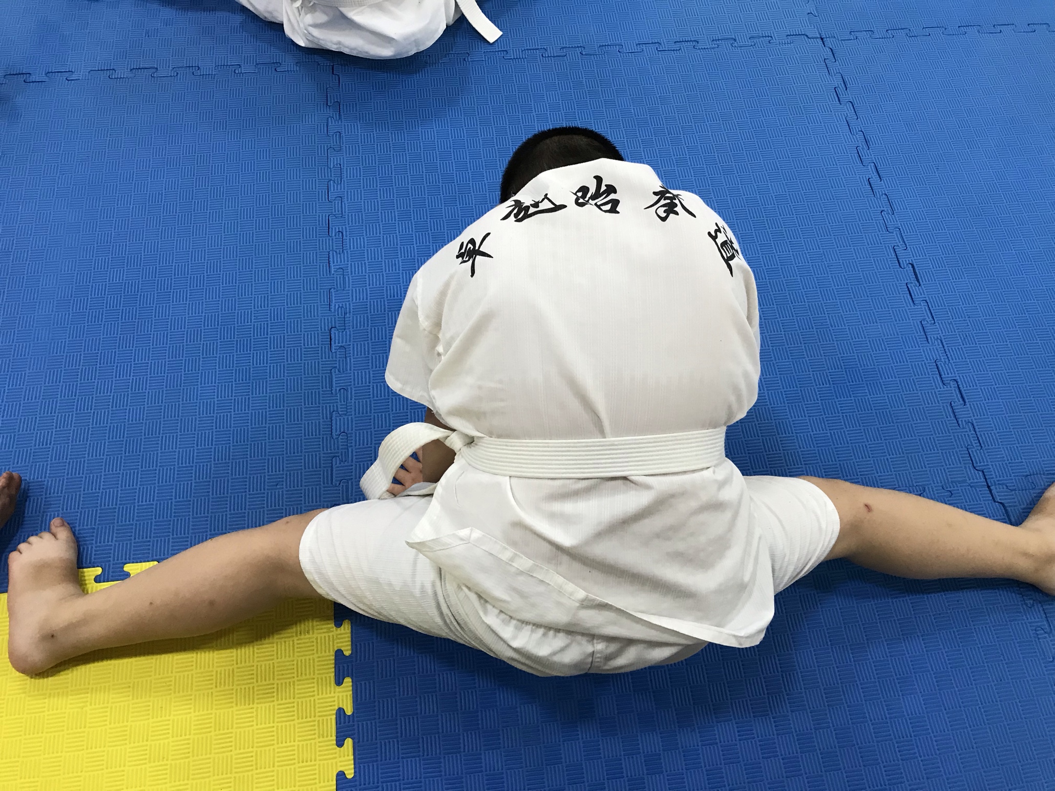 压韧带痛也要忍着,练跆拳道这是必要的
