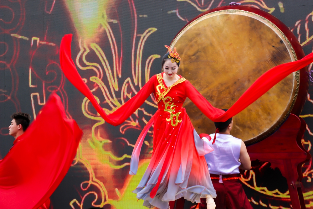 震撼鼓乐表演《鼓舞新虹》