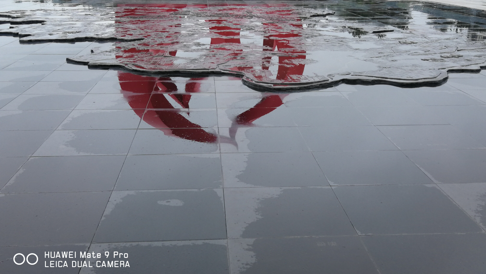 雨天的市民广场