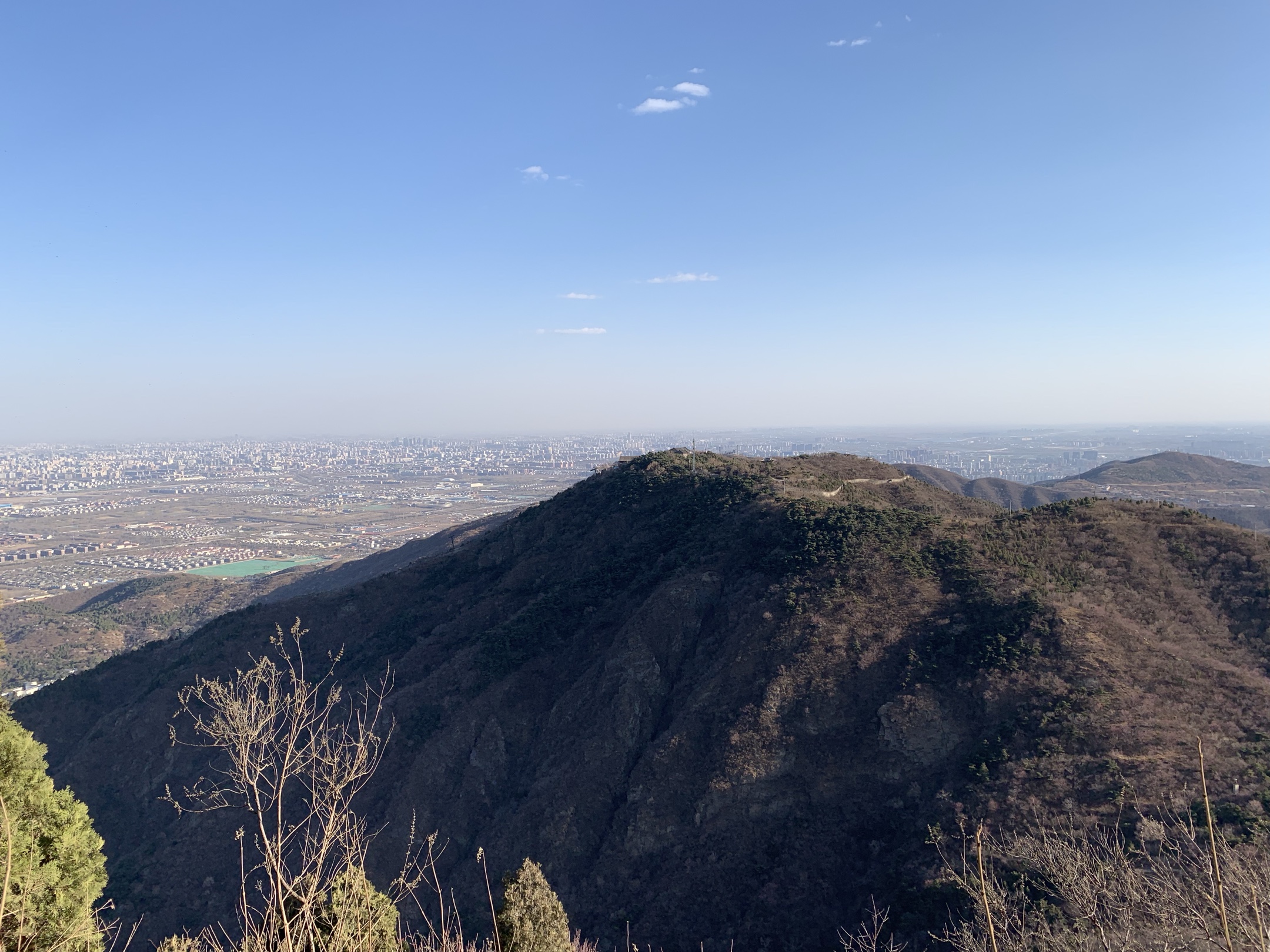 到達1107瞭望塔,香山的香爐峰已經在我們腳下