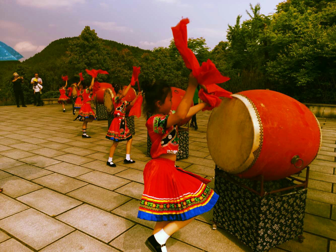 墨戎苗寨,矮寨大桥,德夯大峡谷,玉泉步道,玉泉腰带瀑布,山风鼓韵实景