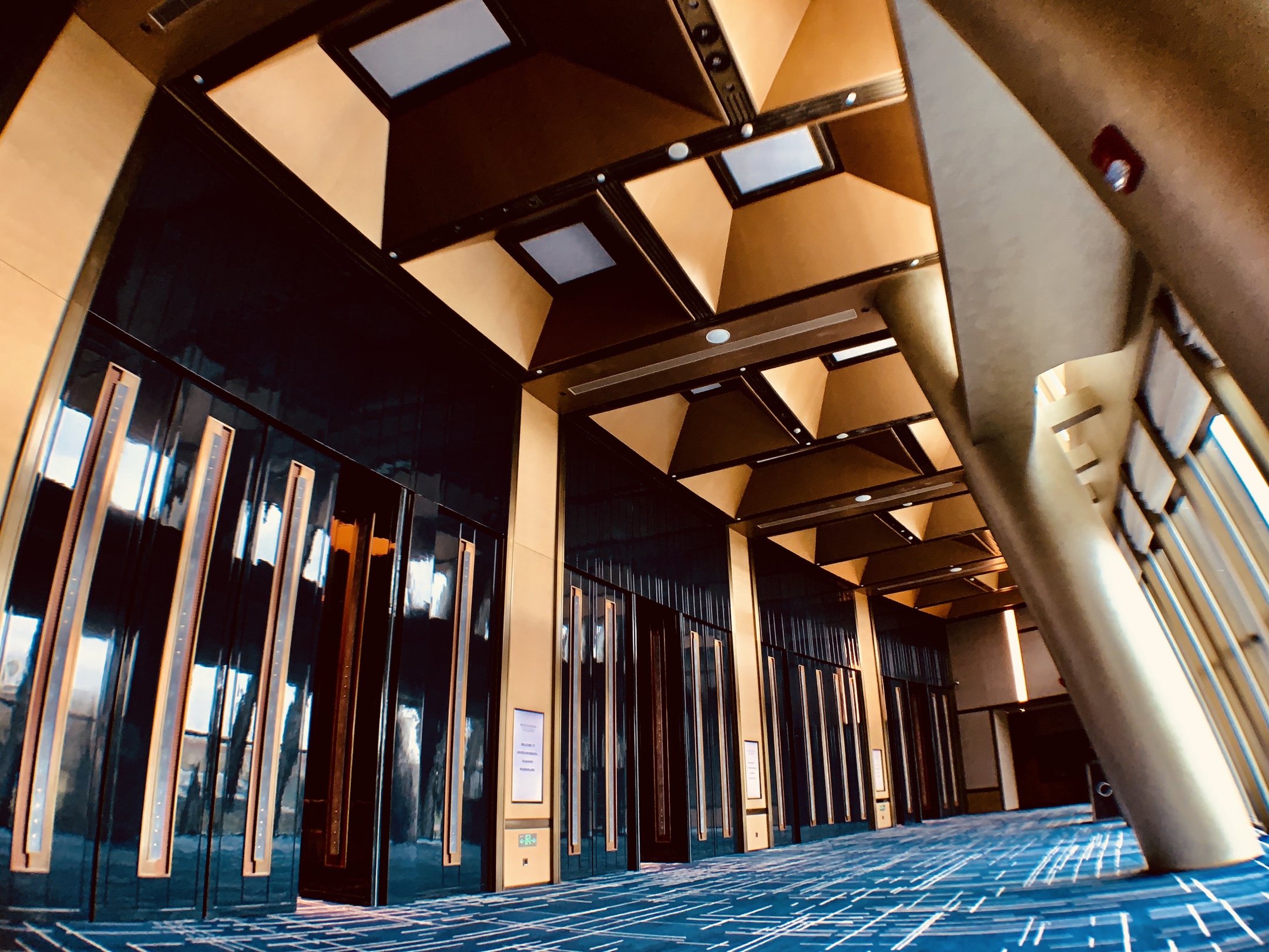 震撼!深坑酒店醉美天下【手机摄影】