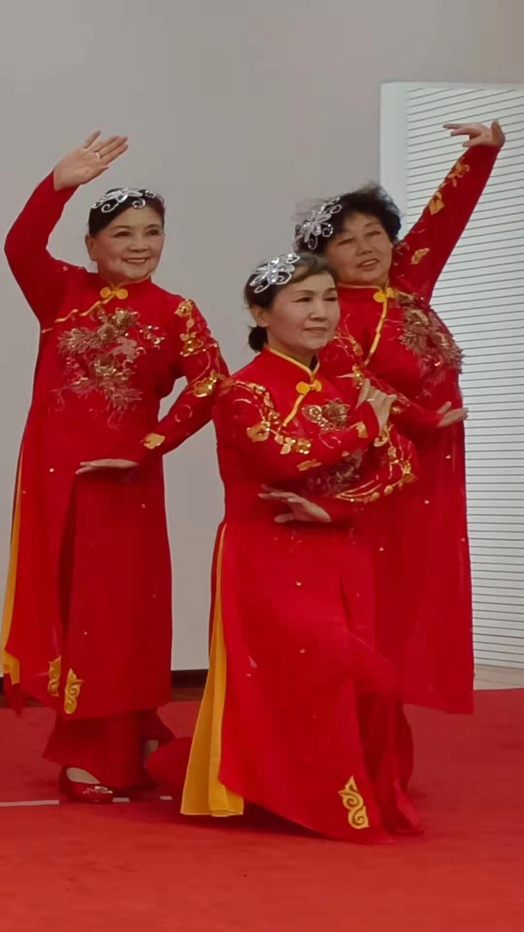 小草姐妹建党百年演出照片集锦