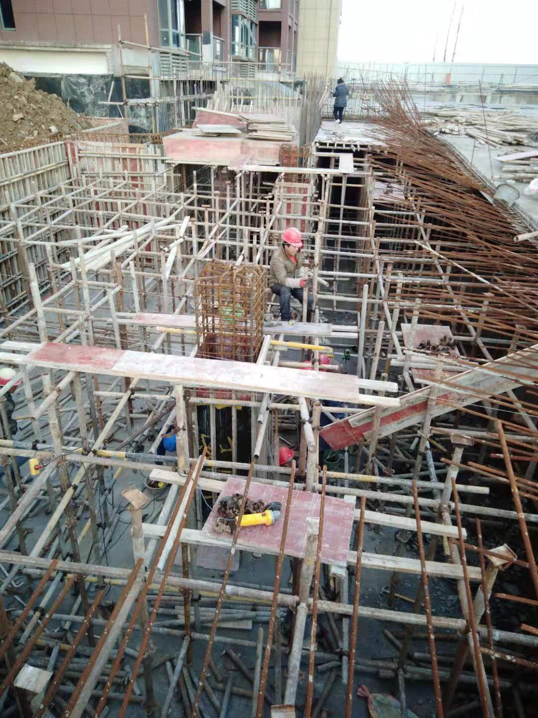 人防地下室钢筋绑扎,6人