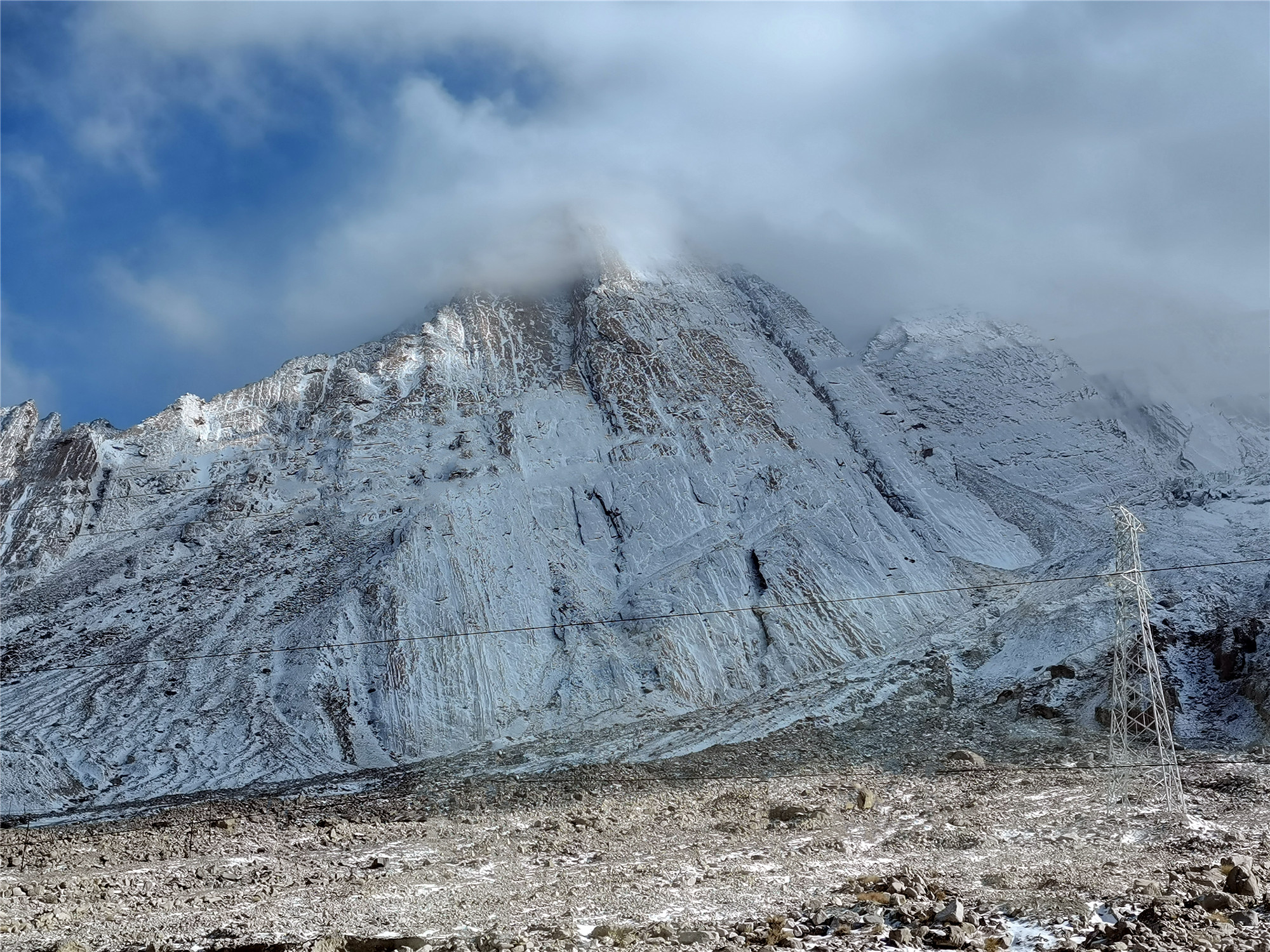 连绵逶迤的帕米尔高原风光