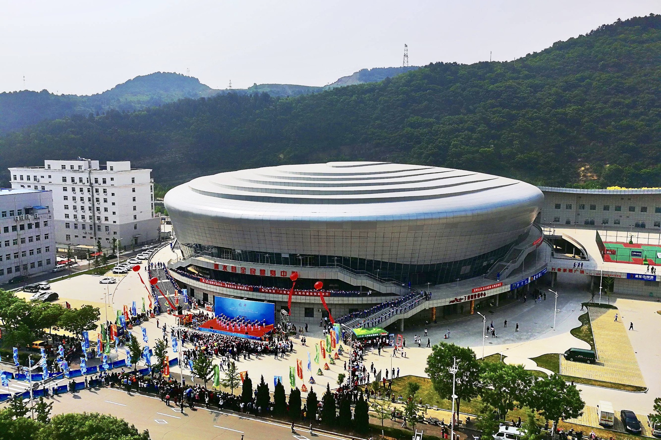 第二届青年运动会火炬传递晋城市(沁水站)点火仪式在沁水中学隆重举行