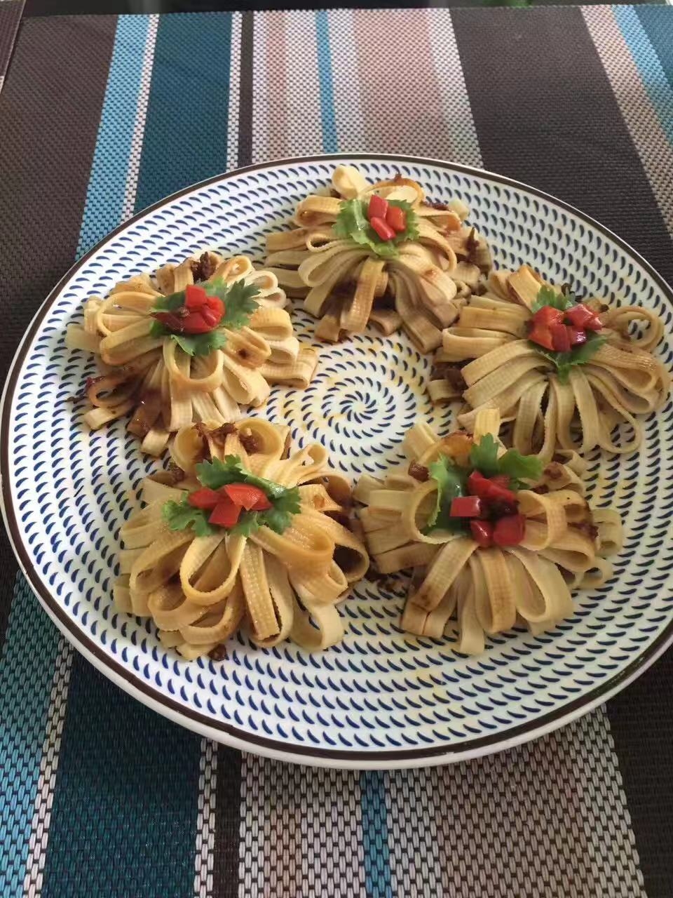 每日一素: 年夜饭热菜系列～兰花豆皮