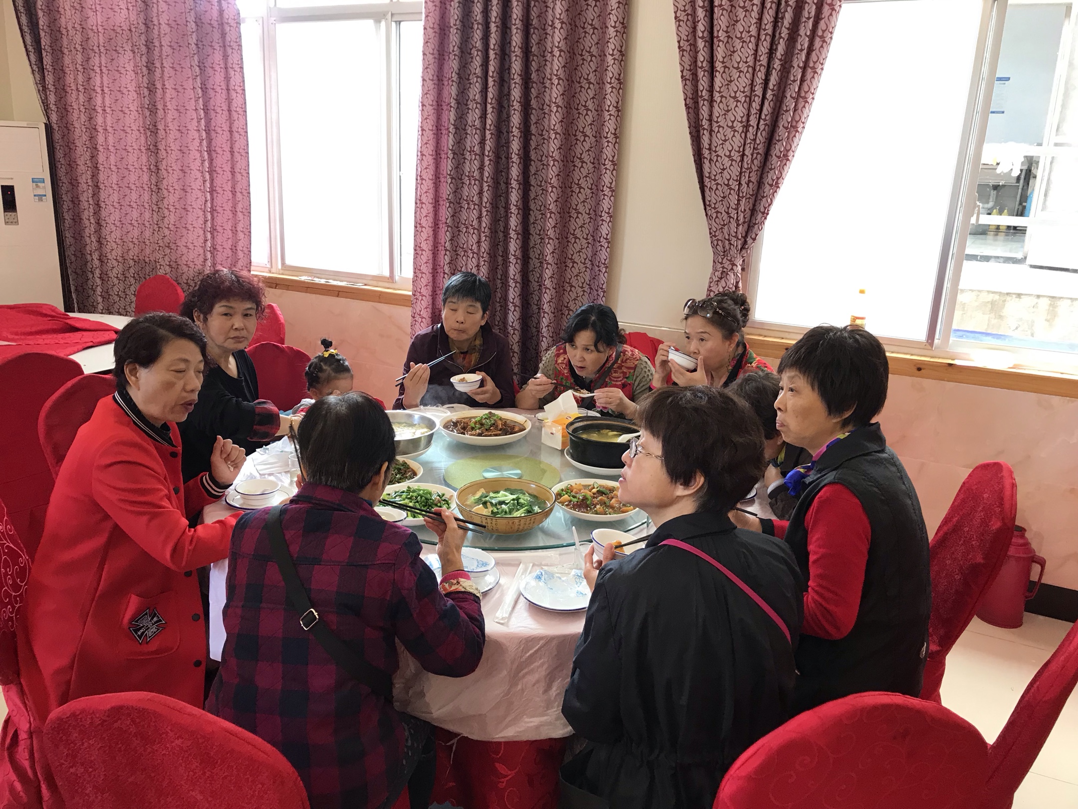 葫蘆絲聯誼會赴瓦屋山莊農家樂三日遊