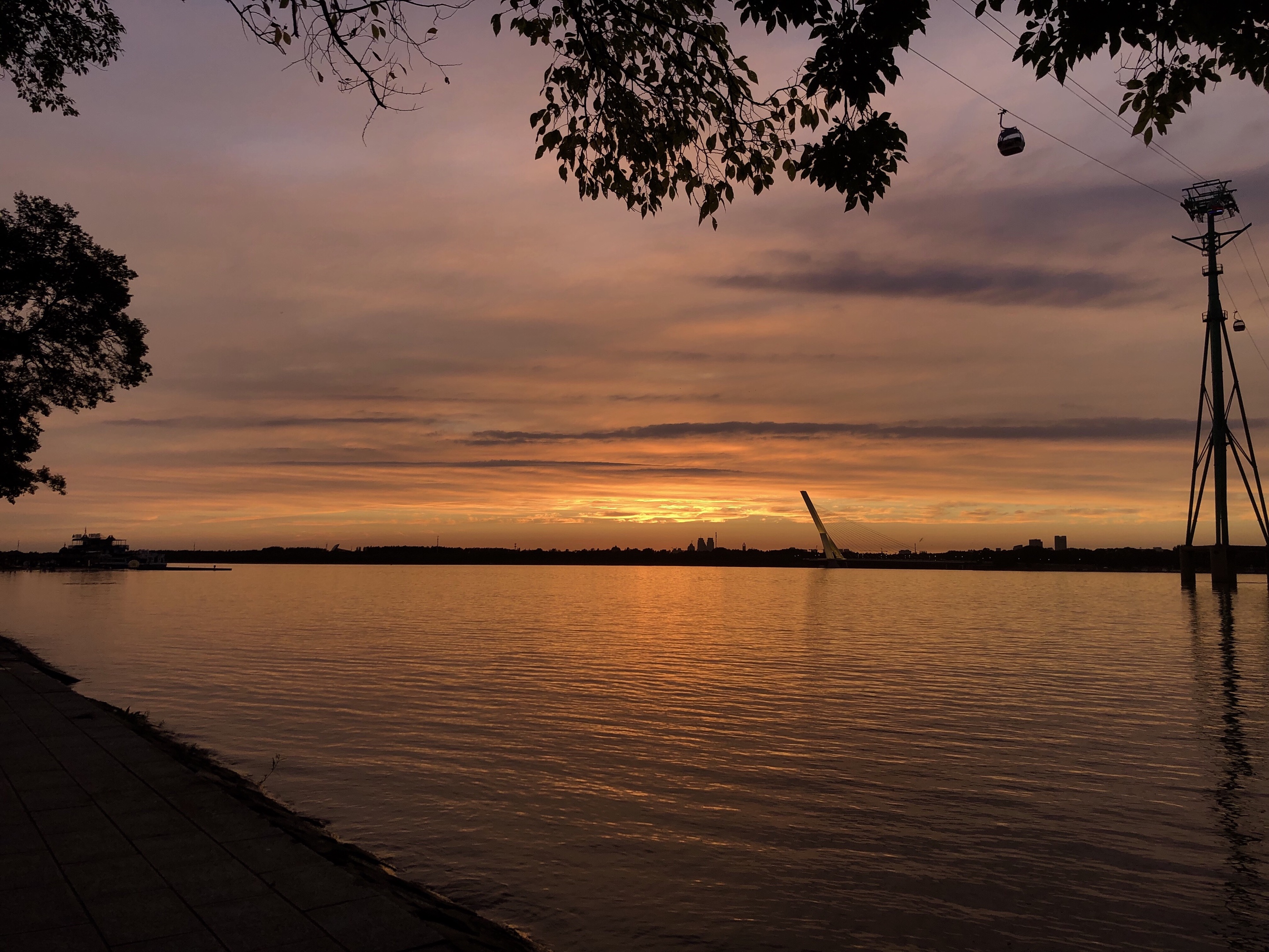 多彩的夕阳vv首发