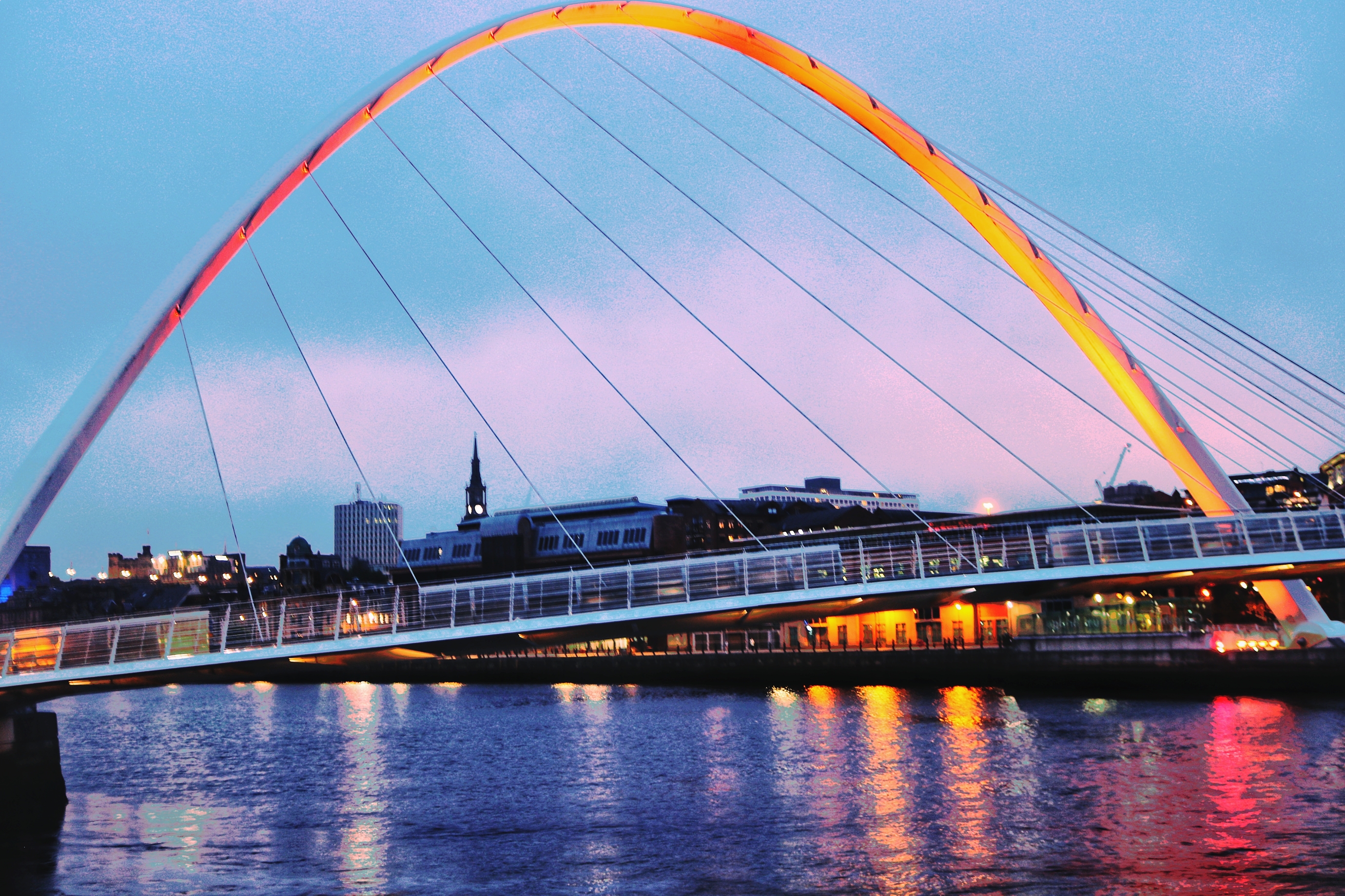 千禧年大桥全称盖茨黑德千禧桥, 2002年赢得了建筑界权威的