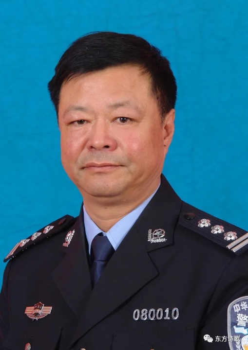 文/洋浴海   中午鸿涛兄文昌妹的酒里 有浓浓的乡音 让我醉在宝昌城头