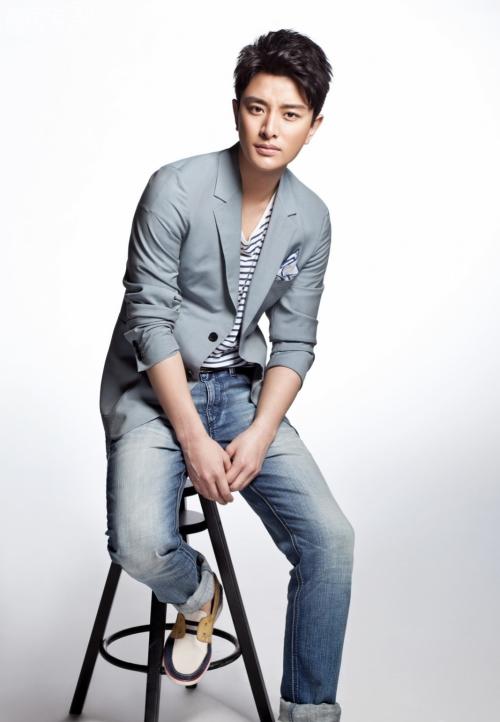 贾乃亮,1984年4月12日出生于黑龙江省哈尔滨松北区,中国内地男演员