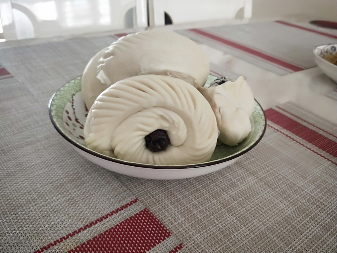 这是老姑给我们的润城枣糕,特别好吃.