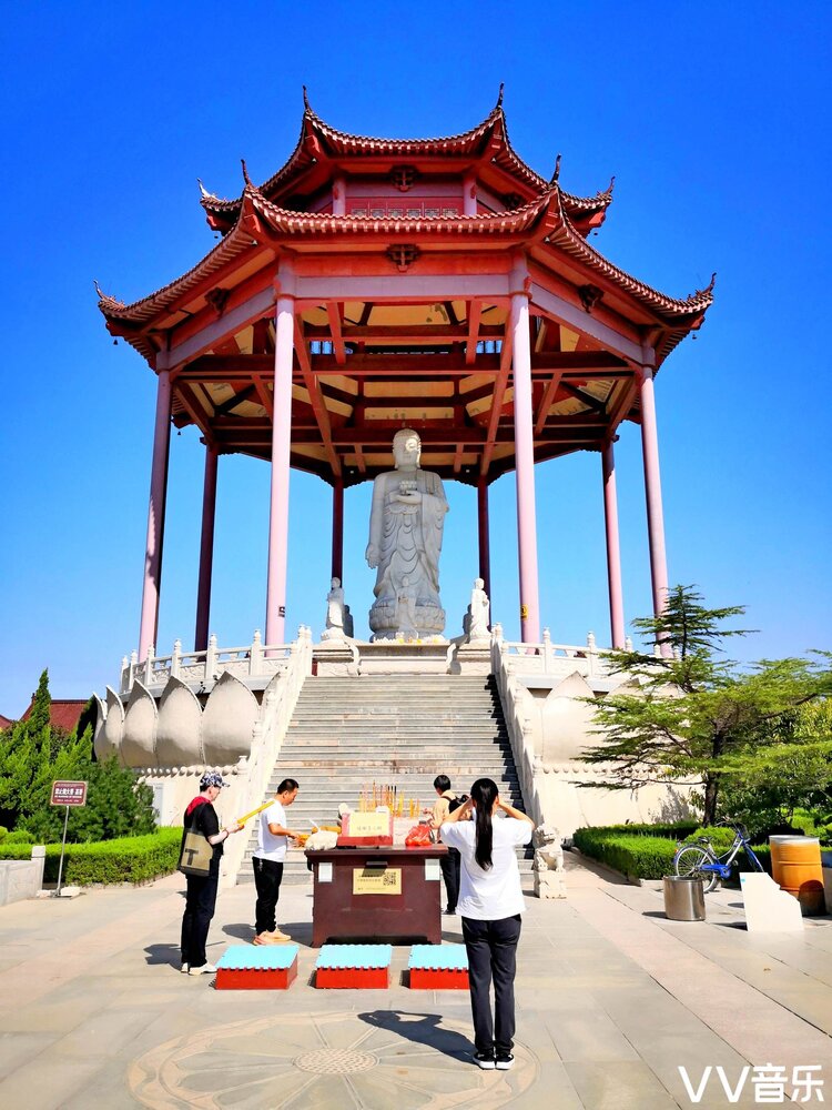宏伟的海岛金山寺