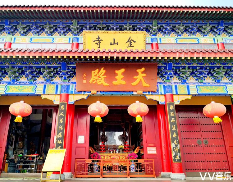 宏伟的海岛金山寺