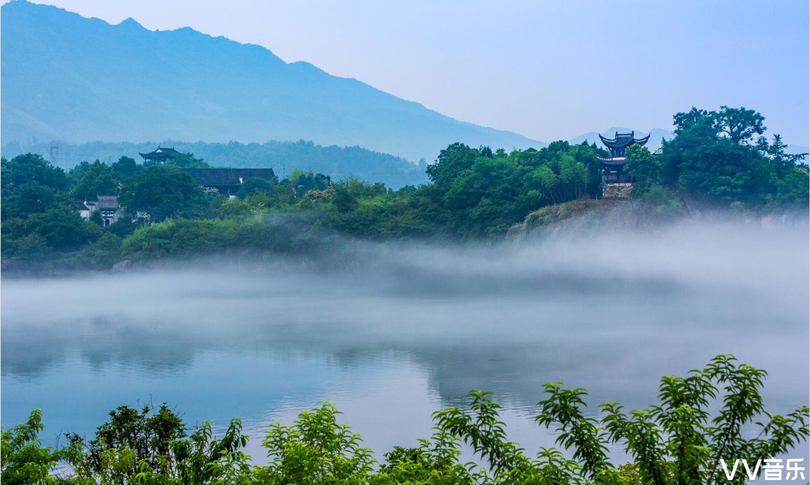 桃花潭位于安徽省泾县陈村镇境内,系青弋江流经翟村至万村间的一段