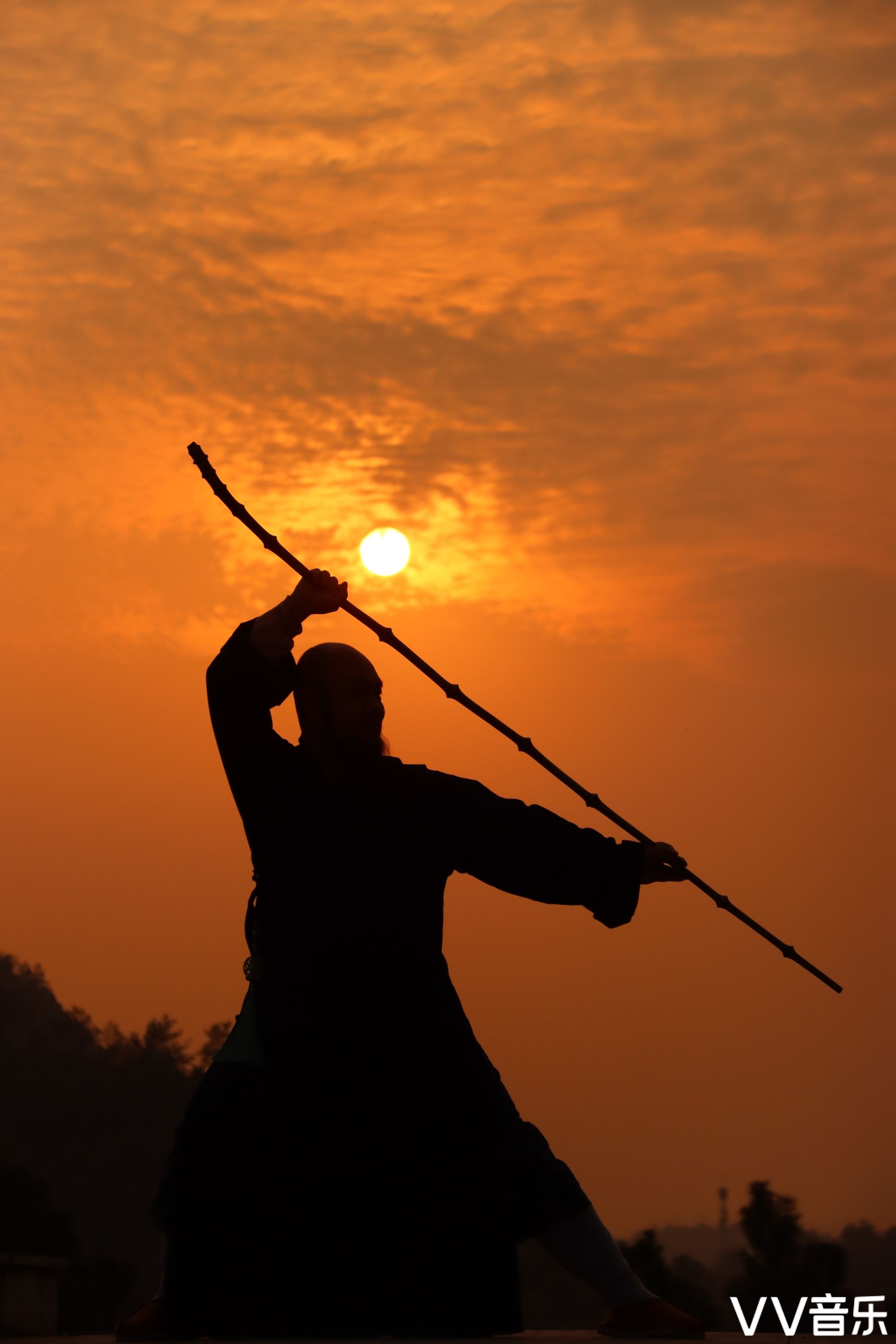 晴明路出山初暖,行踏春芜看茗归.(逍遥闲僧)