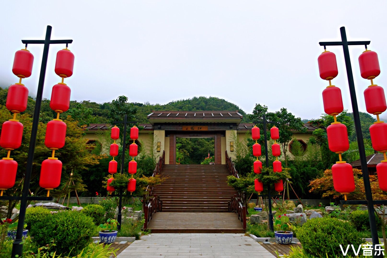 寄情山水忘情物外