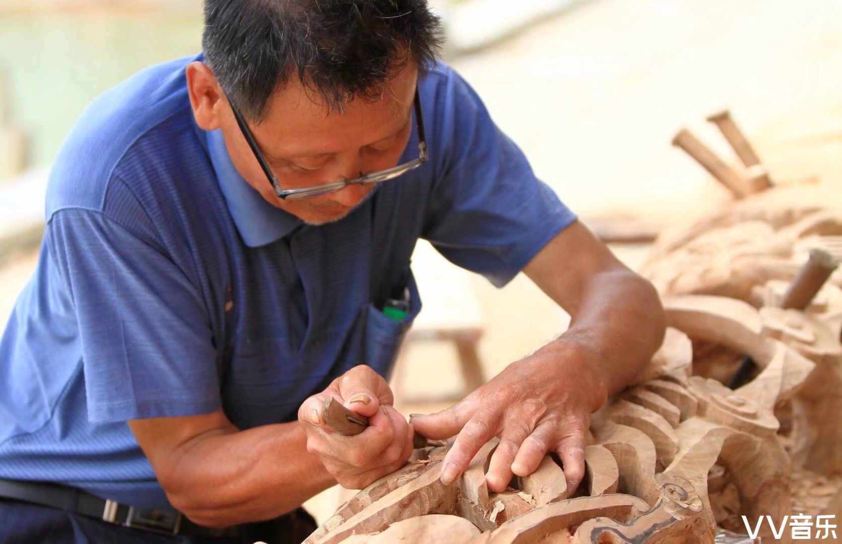 【传统守艺人】手工木雕(首发)