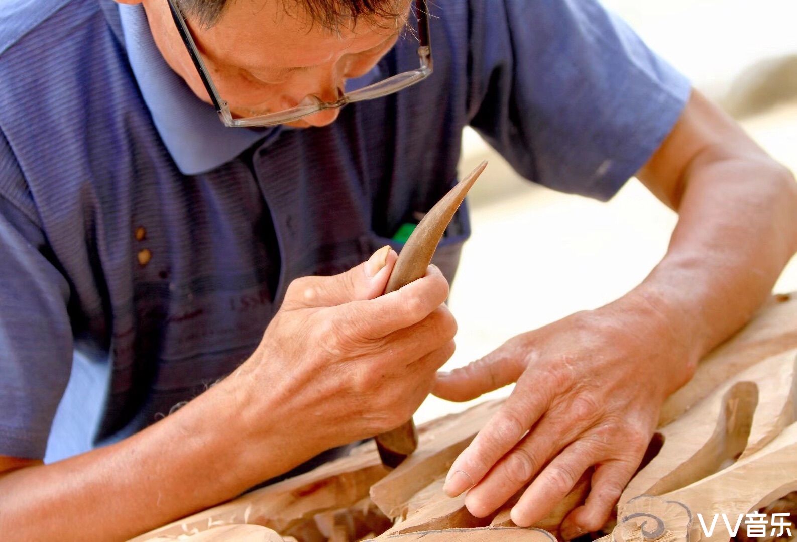 【传统守艺人】手工木雕(首发)