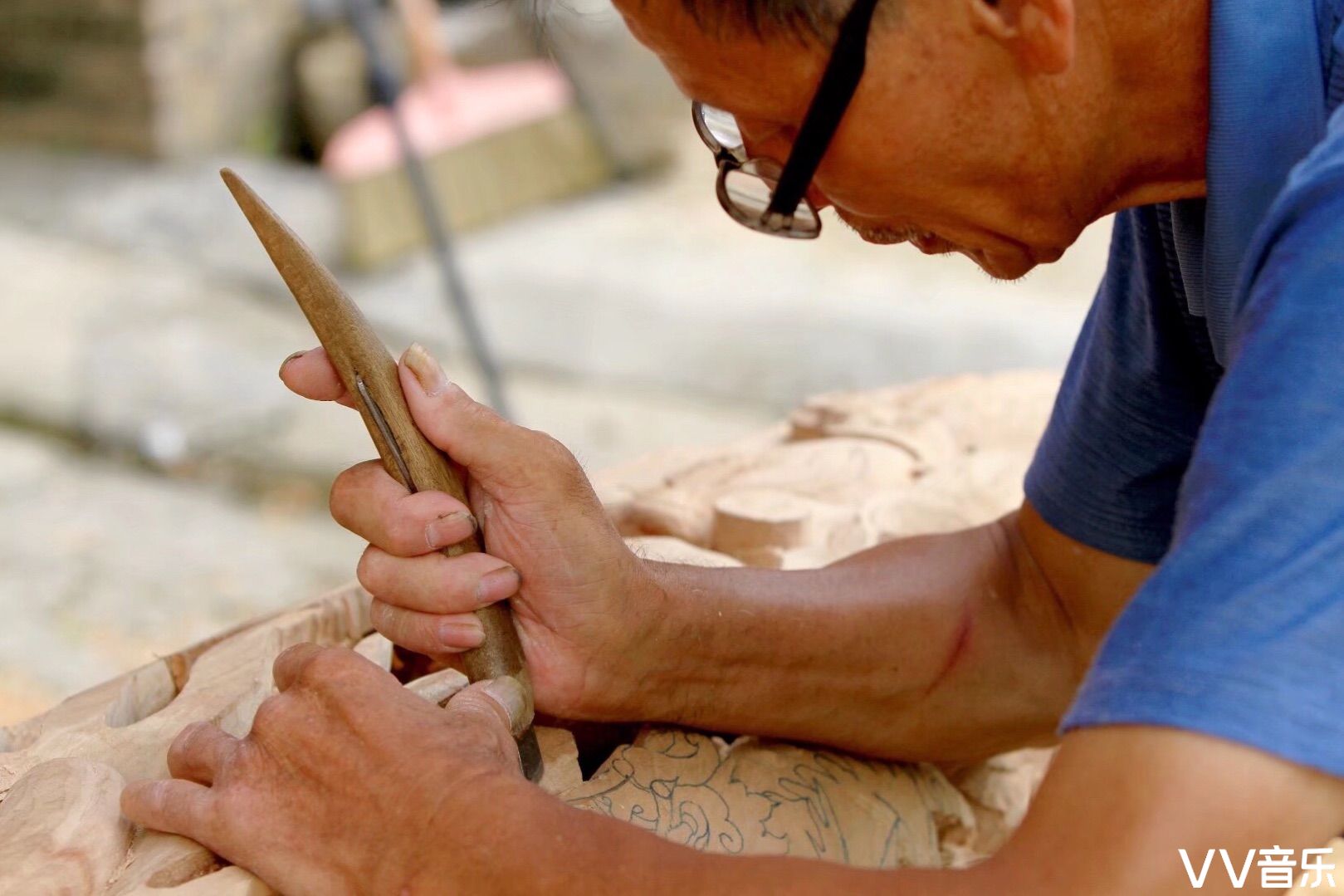 【传统守艺人】手工木雕(首发)