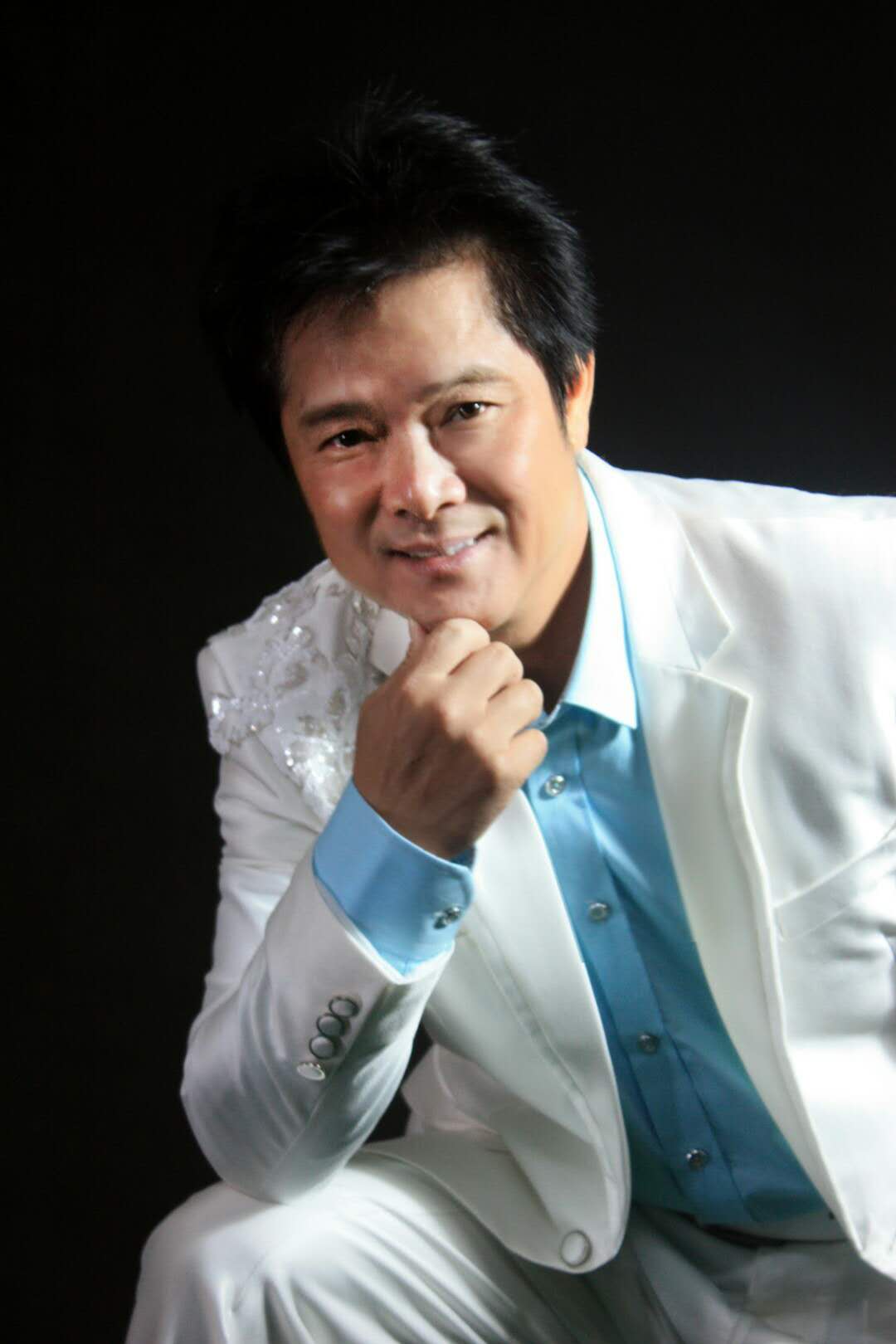 演唱:刘克勤  我爱你 中国  我爱你 中国  我爱你碧波滚滚的南海  我