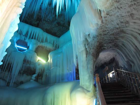 巫溪夏冰洞 在红池坝景内