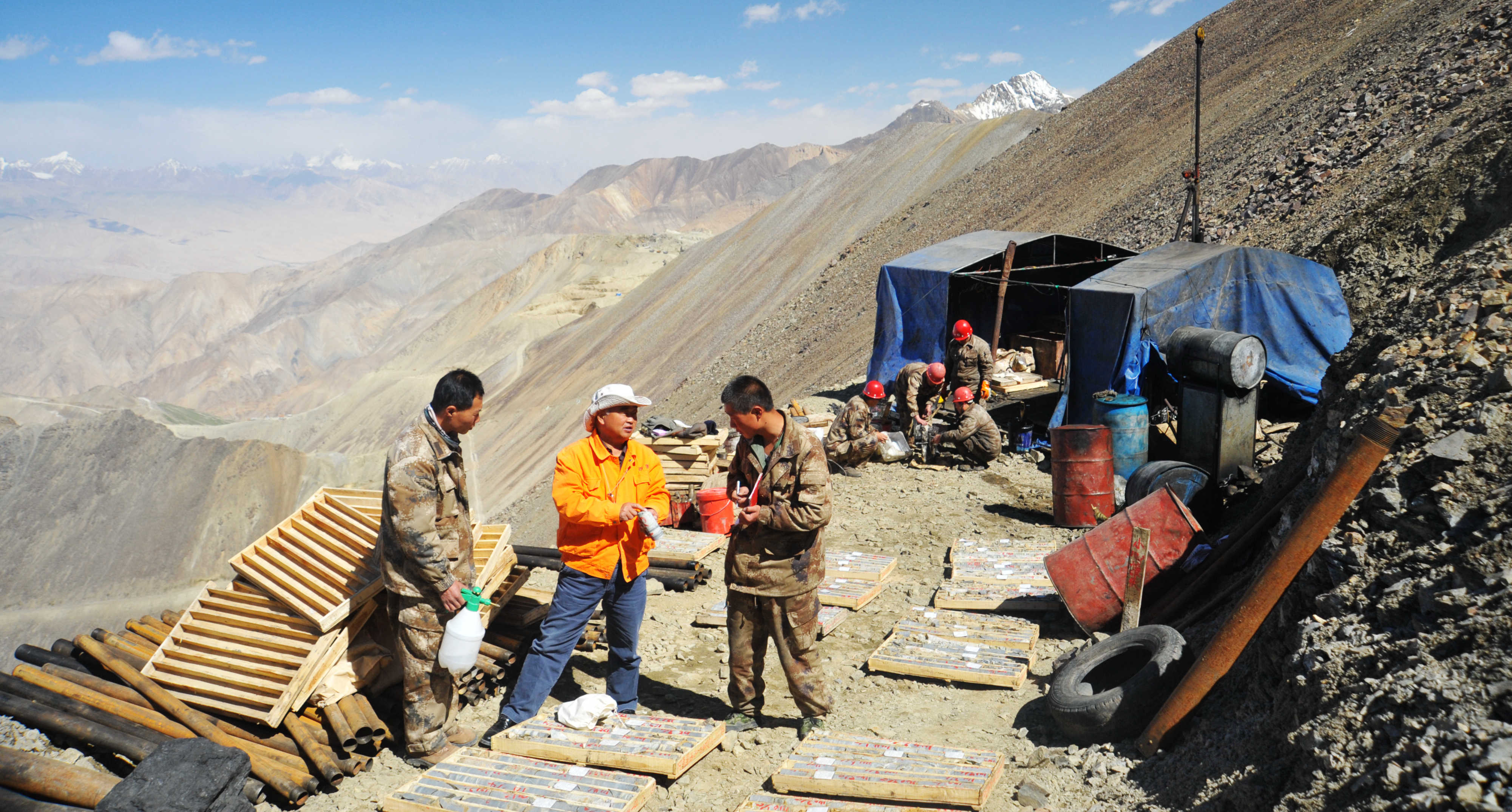 地质锤  我们的心就充满了时尚  因为我们知道  光荣的勘探队员永远在