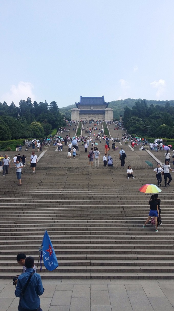 说起南京的景点,第一个想起的总是中山陵,中山陵俨然成为了南京的标志