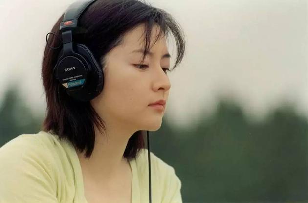 46岁李英爱冻龄美颜惹尖叫行走的无痕女神还有谁