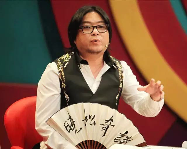 "  于是他参与制作了三档综艺:  《晓说》《晓松奇谈》《奇葩说》.