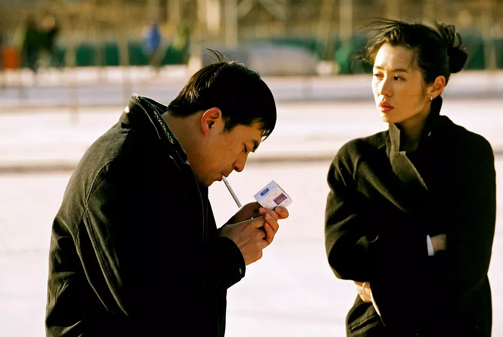 张嘉译,余男在电影《左右》里饰演一对情侣