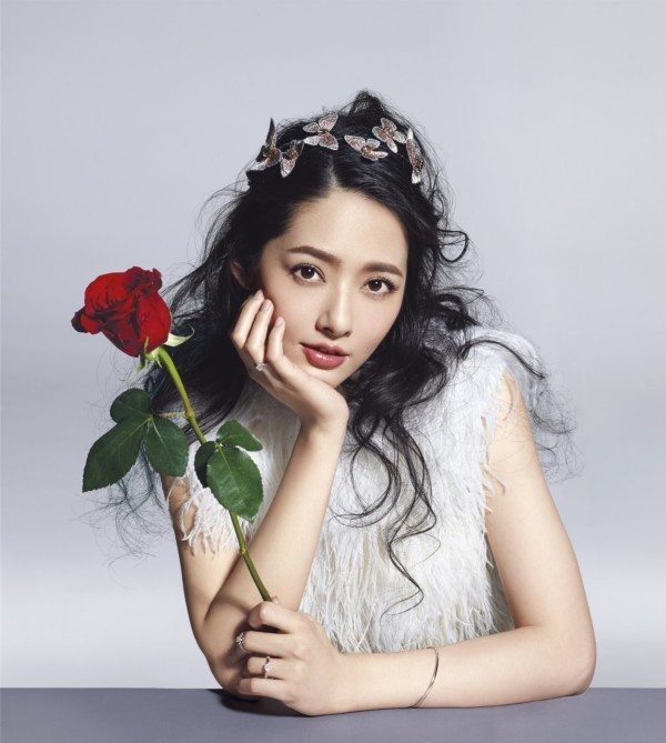 迪丽热巴娜扎杨颖郭碧婷:"混血感"女星时尚大对决