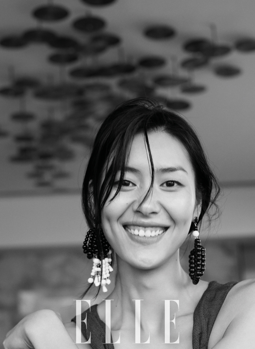 刘雯elle封面:步履不停自在随心