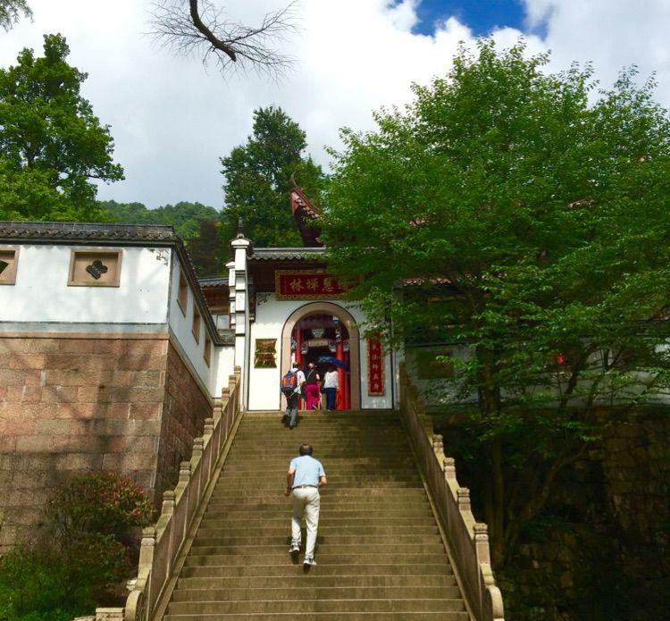 这里是通慧禅林.始建于清初,为化城寺东序寮房之一.